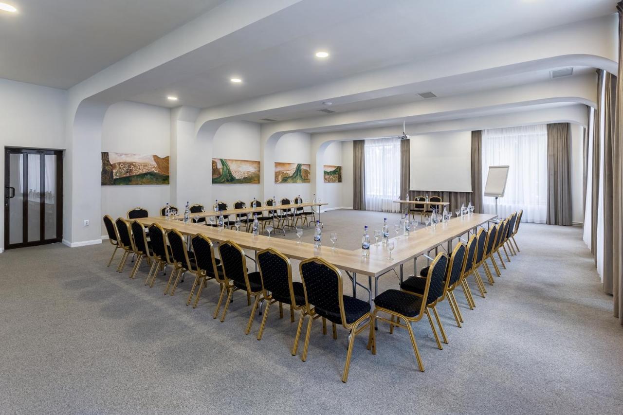 Eden Grand Resort Предеал Екстериор снимка