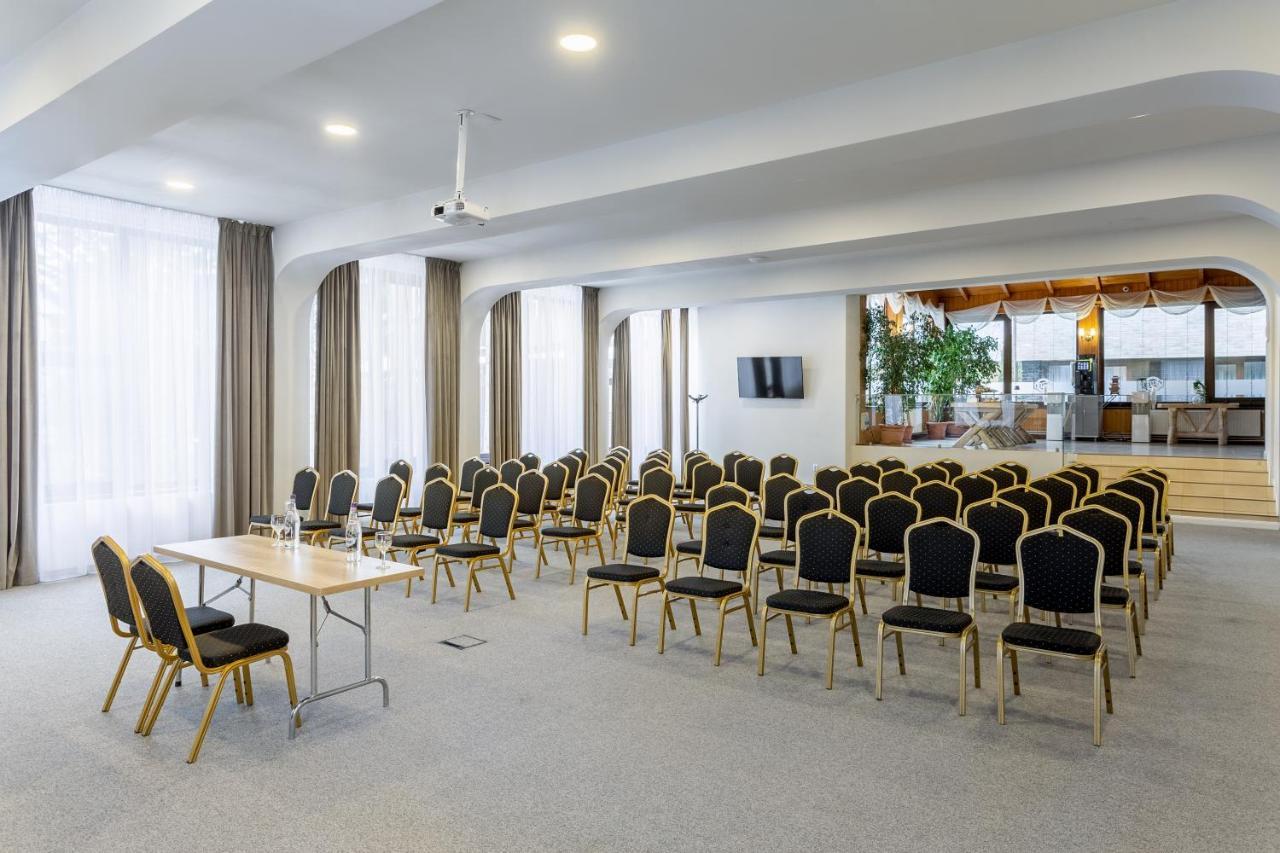 Eden Grand Resort Предеал Екстериор снимка